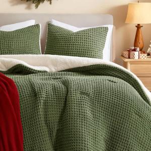 Madison Park Ellis Cable Knit Comforter Set – Soft Fluffy Chenille with Sherpa Reverse, Cozy Sweater-Inspired Texture, Oeko-Tex Certified,King, Ivory(Olive)