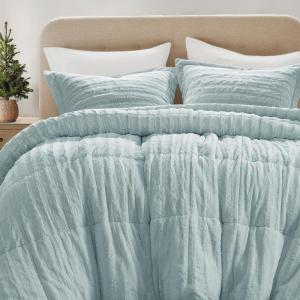 Madison Park Faux Fur Reversible Comforter Set, Down Alternative Filling, Modern Quilted Bedding with Matching Shams, King/California King, Black(Aqua)