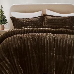 Madison Park Faux Fur Reversible Comforter Set, Down Alternative Filling, Modern Quilted Bedding with Matching Shams, King/California King, Black(Chocolate)